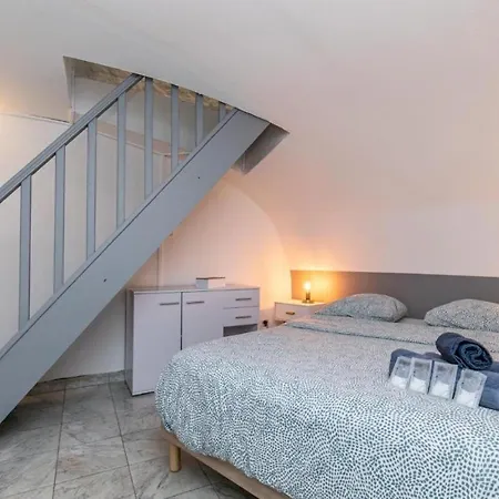 Cozy Little Duplex Near Montmartre * Parigi