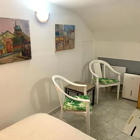 Cozy Little Duplex Near Montmartre * Parigi